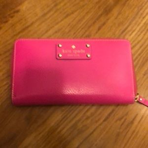 Hot Pi k Kate Spade zippered wallet
